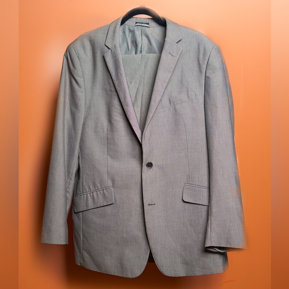 Grey suit. Slim fit double vented